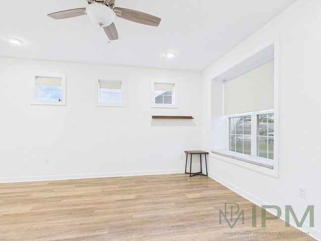 Building Photo - Dallastown Schools! Available Now! Beautif...