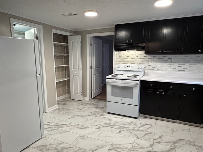 Building Photo - 53 Pelham Heights