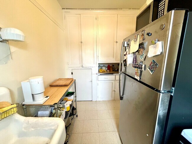 Interior Photo - 3825 N Oakland Ave