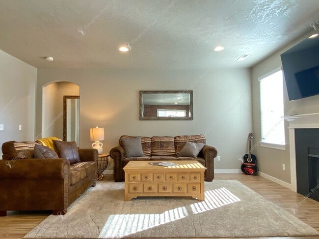 Building Photo - **UNFURNISHED**Beautiful Single-Level 3BR -2BA Home Near Redmond’s Upcoming Recreation Center