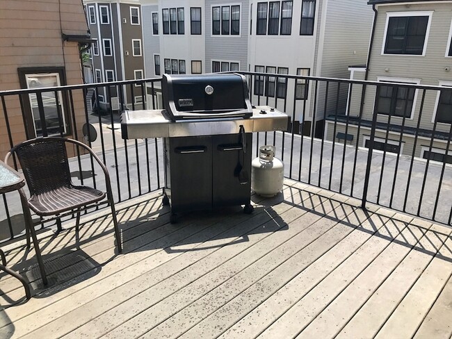 Building Photo - 360-362 Dorchester Street Unit 3