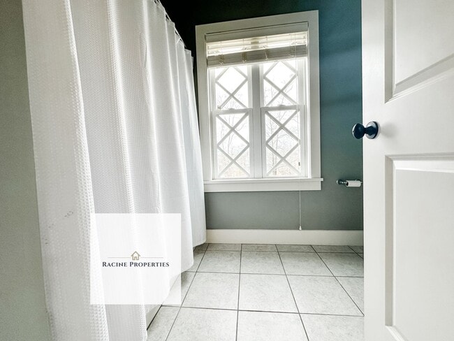 Building Photo - Property Available in the Very Popular -- ...