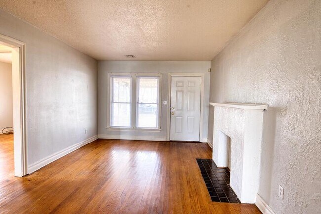 Building Photo - 1132 St Clair Ave