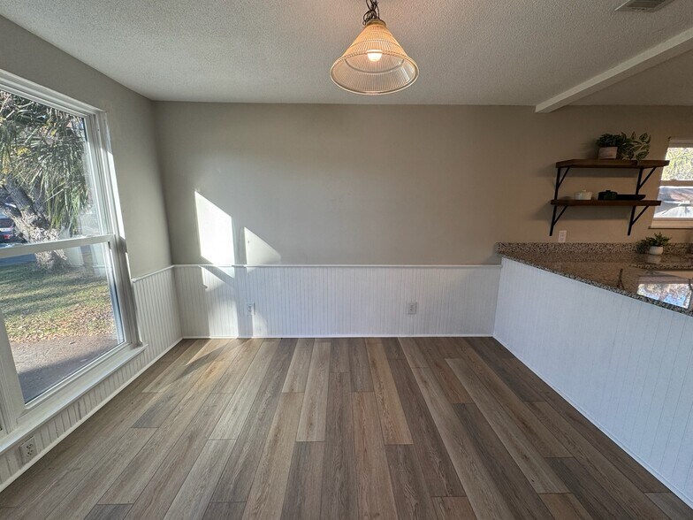 Building Photo - 2052 E 42nd St