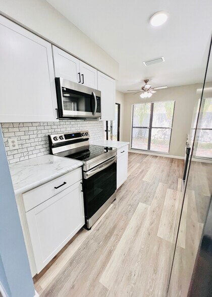 Building Photo - 13903 LAZY OAK DRIVE
