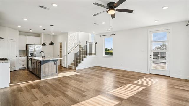 Building Photo - 3661 Rosemont Dr