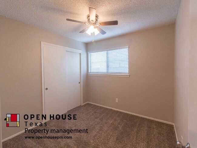 Building Photo - 2929 Beachtree Ln Bedford