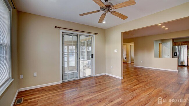 Building Photo - 18 Thomas Paine Dr