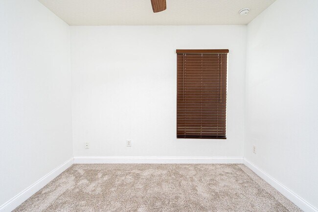 Building Photo - Welcome to your Dream Home in Ormond Beach