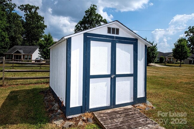 Building Photo - 1525 Perfection Ave