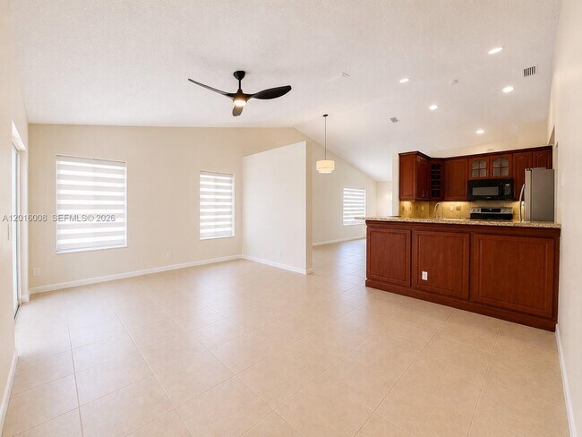 Building Photo - 854 San Remo Dr