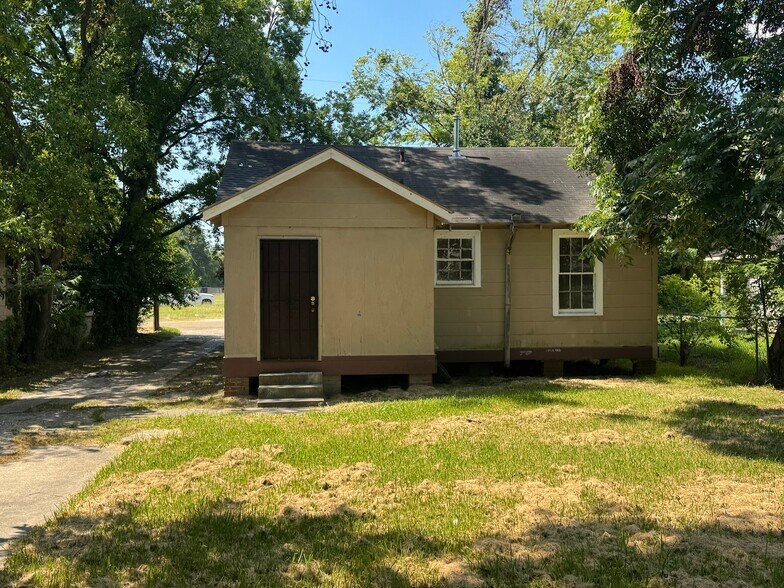 Building Photo - 5465 Jefferson Ave