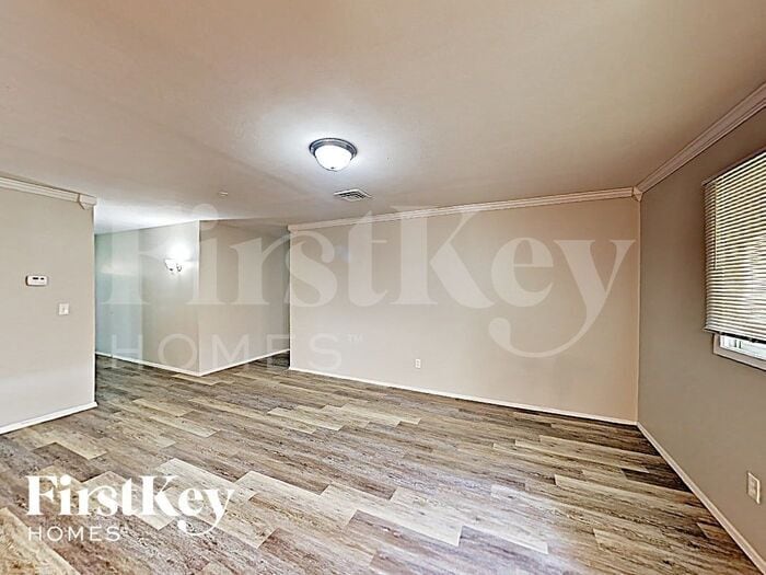 Building Photo - 440 Durwood Dr