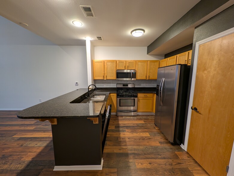 Building Photo - 2121 S Kinnickinnic Ave