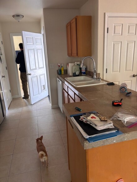 Building Photo - 657 N Main Ave