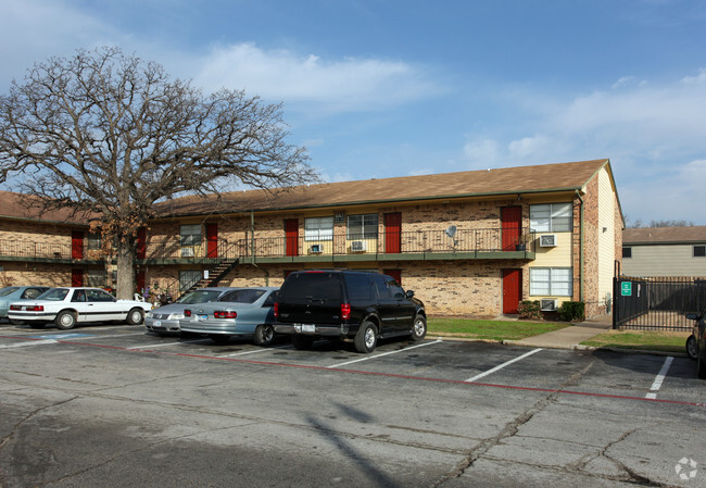 Building Photo - Quail Oaks