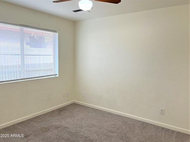 Building Photo - 2443 E Marmora St