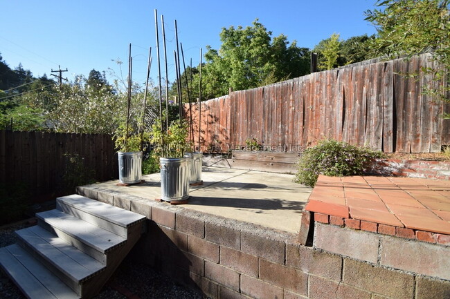 Building Photo - Adorable Home in Ideal San Anselmo Neighbo...