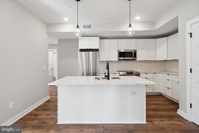 Building Photo - 3401 Hamilton St