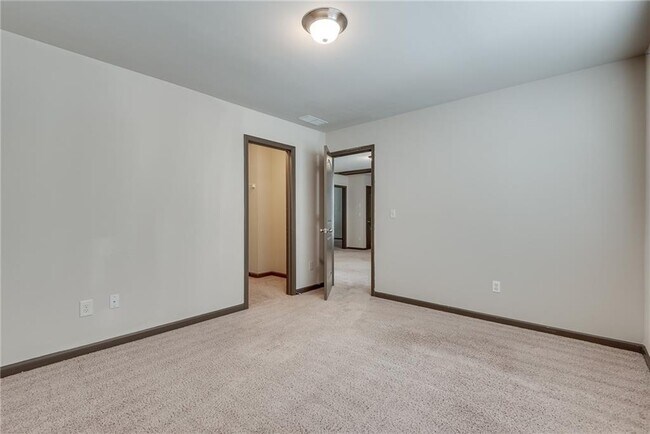 Building Photo - 4135 Whitfield Oak Way NE