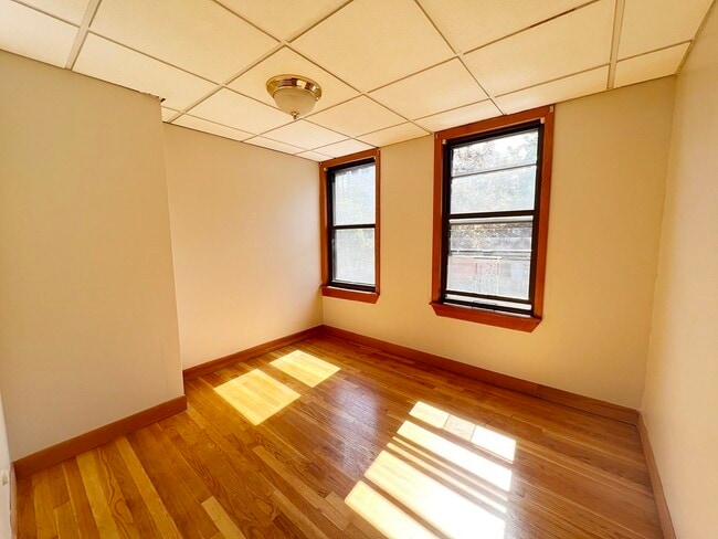 Building Photo - 196 Falcon St