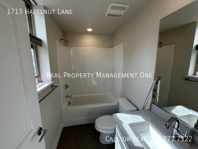 Building Photo - 1713 Hazelnut Ln