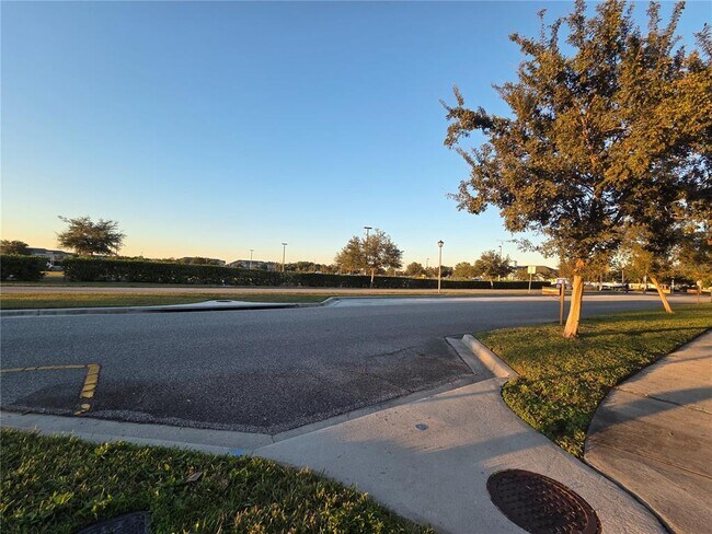 Building Photo - 11842 Silverlake Park Dr