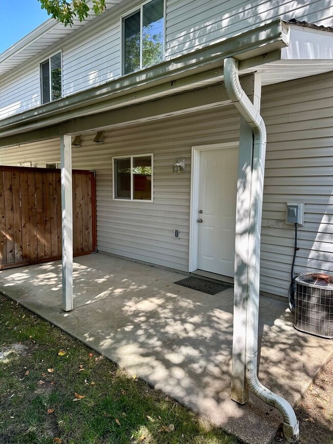 Building Photo - 837 Morse Ave SW