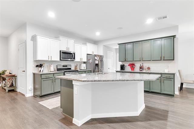 Building Photo - 707 Range Dr