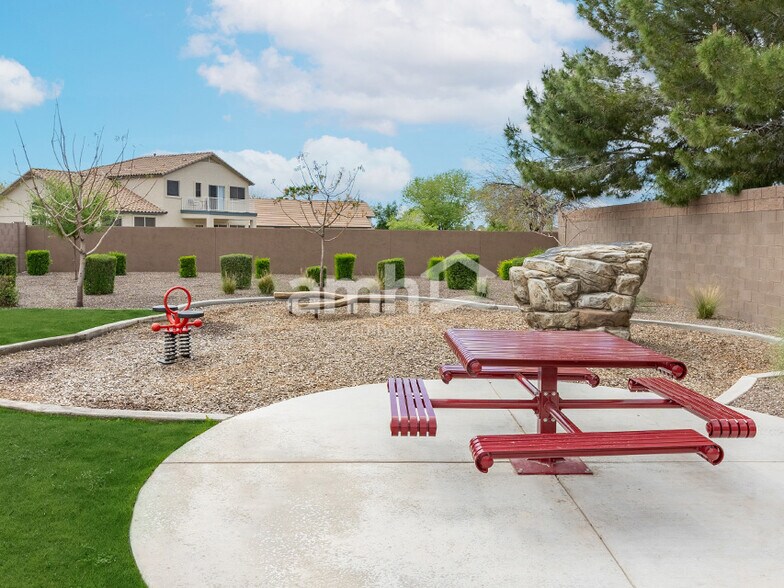 Building Photo - 5951 W Larkspur Dr