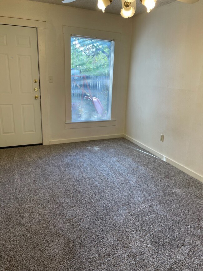 Bedroom - 1602 Palm St