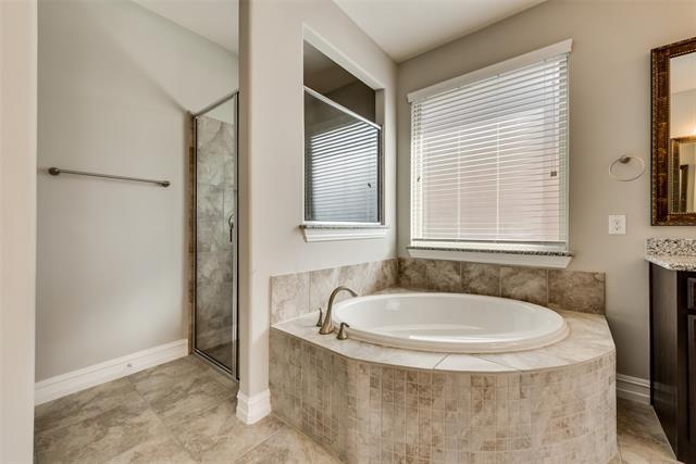 Building Photo - 2818 Balmoral Dr