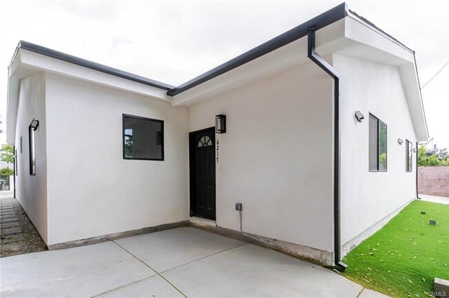 Building Photo - 6217 Sylvia Ave