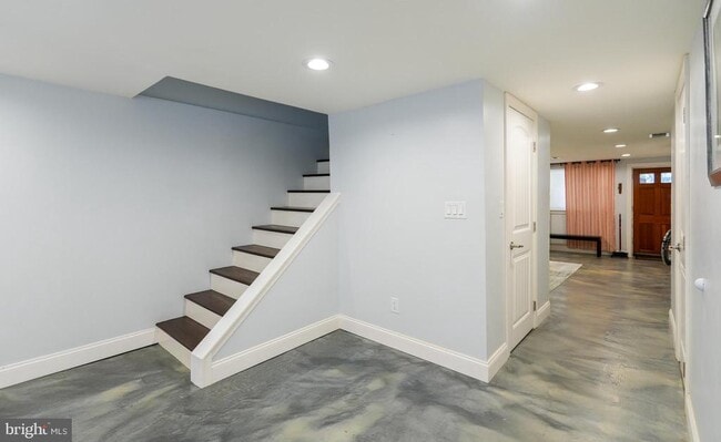 Building Photo - 3161 S Sydenham St