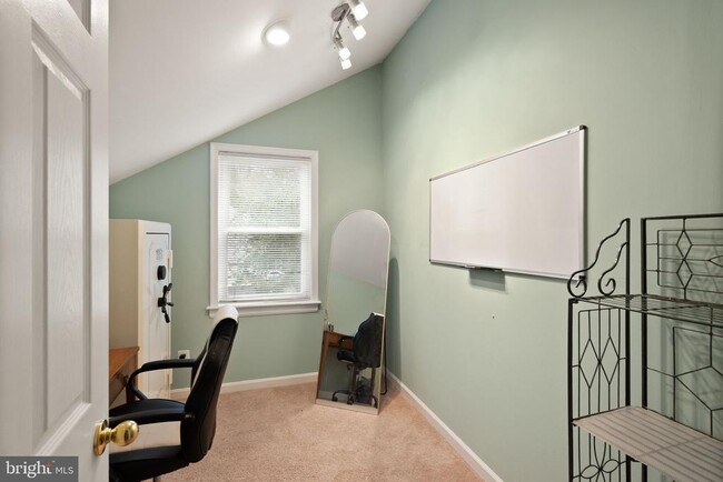 Building Photo - 10303 Bear Creek Dr