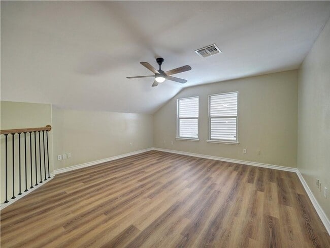 Building Photo - 3 bedroom 3 bath house