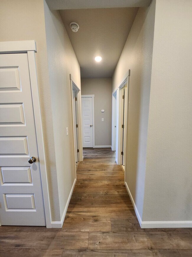 Building Photo - Charming 3-Bedroom, 2-Bath Home with Spaci...