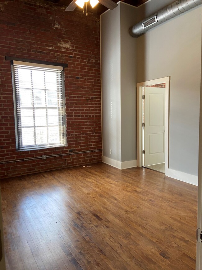 Master Bedroom - 1200 Commerce St