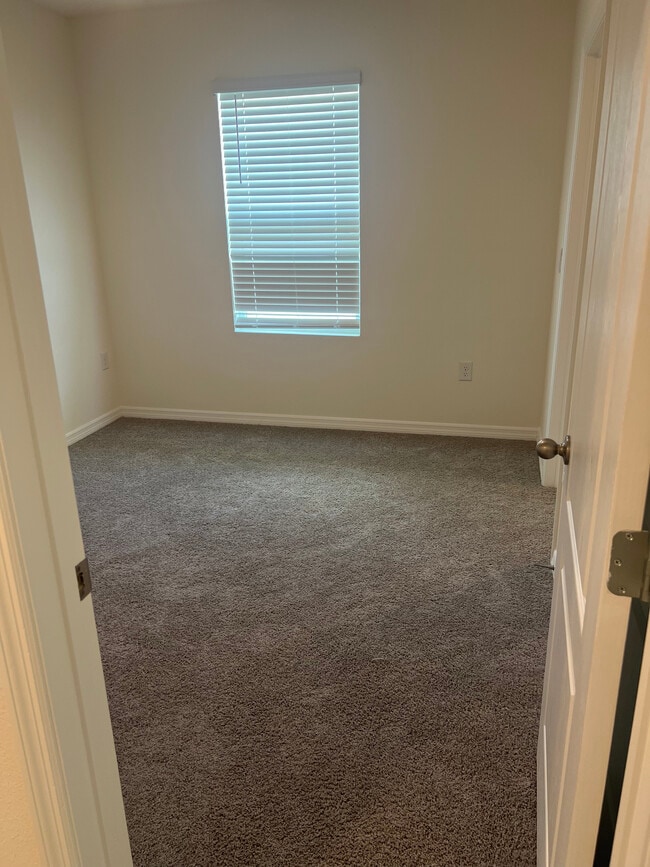 Building Photo - 1375 Isleta Lp