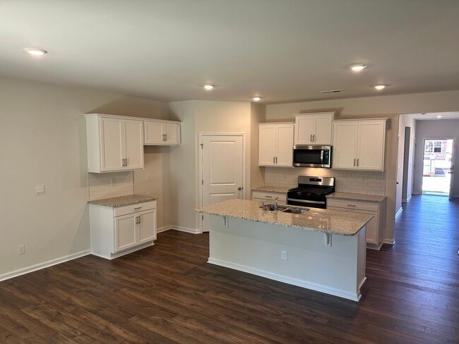 Building Photo - Gourgeous Brand New 4 bedroom Home near La...