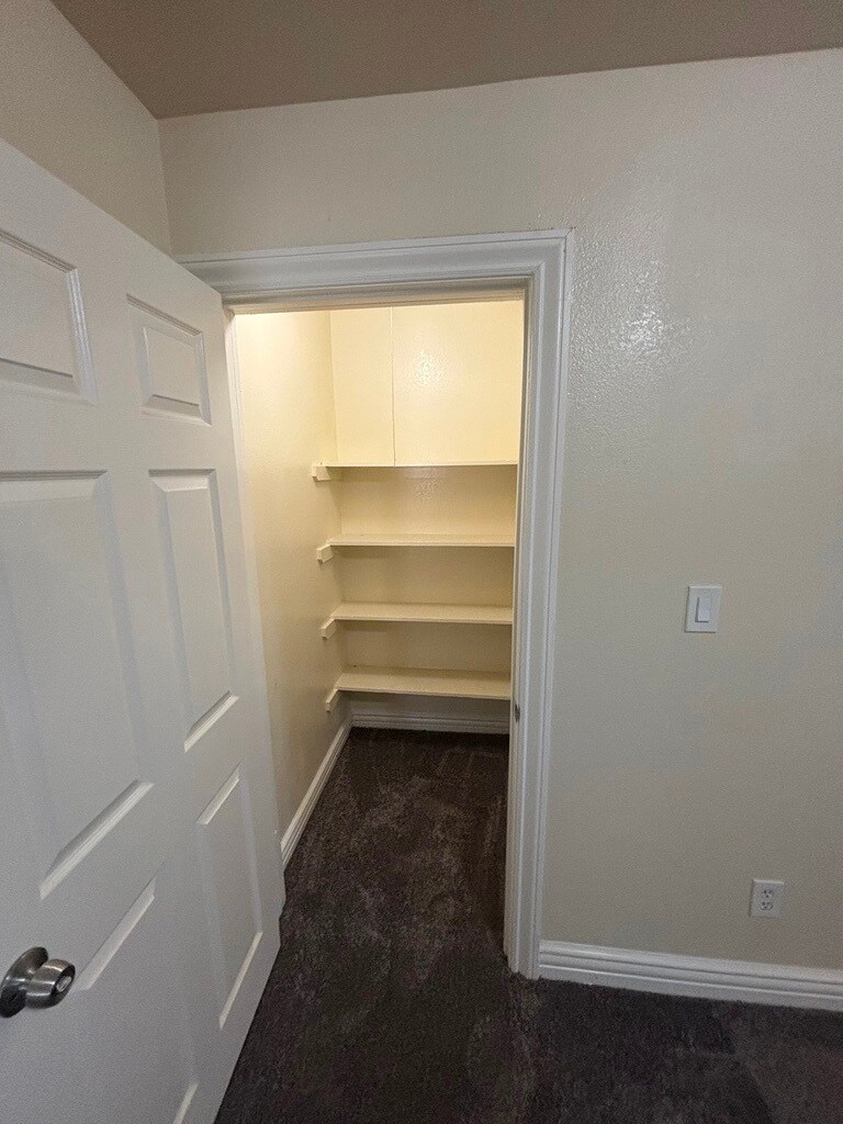 Building Photo - 846 E 109th St