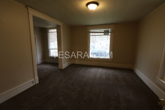 Building Photo - 539 1/2-539 1/2 S Adams St