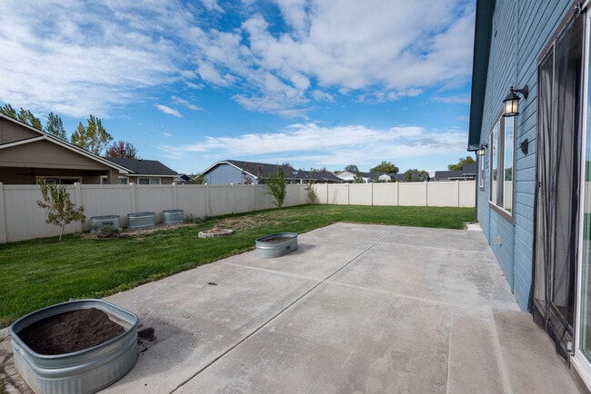 Building Photo - 2803 Tamarack St