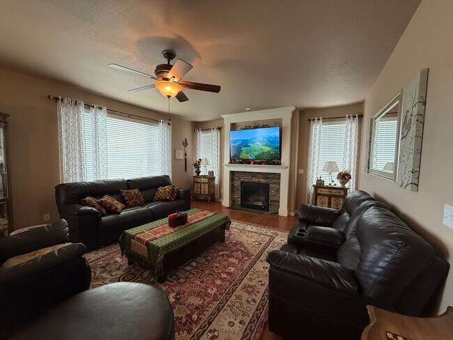 Building Photo - 6 Bed 4 Bath Home with 4,913 Sqft Near Peterson Space Force Base & Schriever Space Force Base!!!