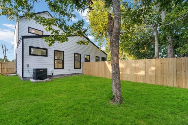 Building Photo - 4353 Aledo St