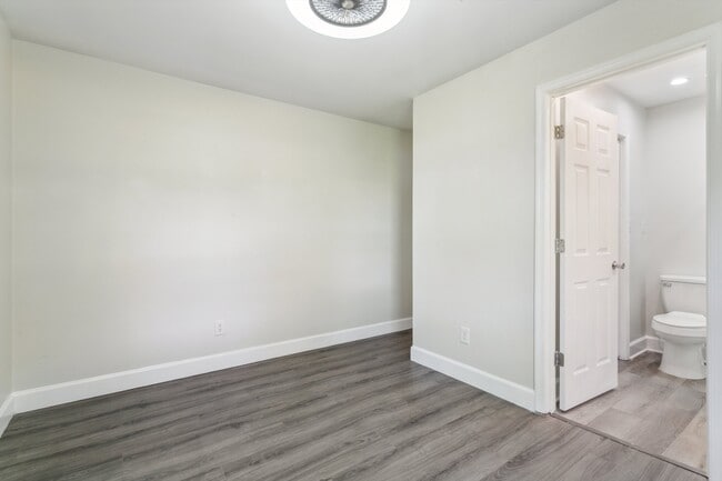 Building Photo - 314 Martha Lee Dr
