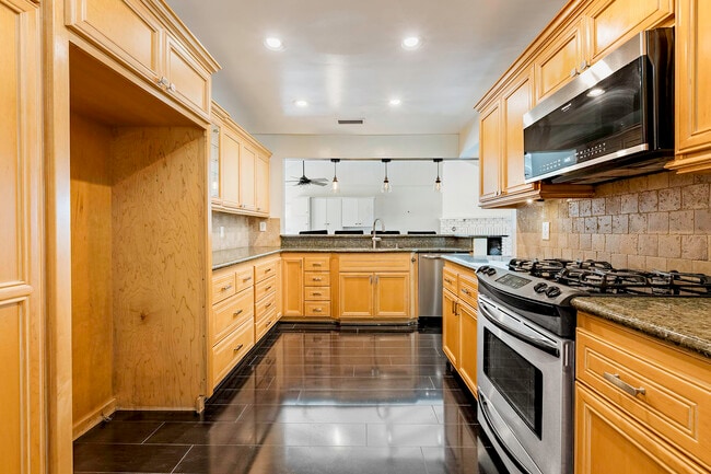 Building Photo - 4906 Fidler Ave