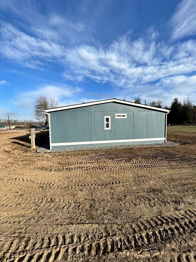 Building Photo - Large Spacious 5 Bedroom House with Fenced Yard