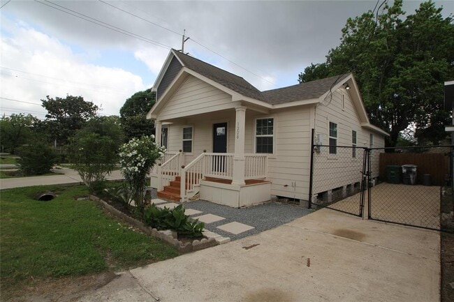 Building Photo - 1220 Reese St