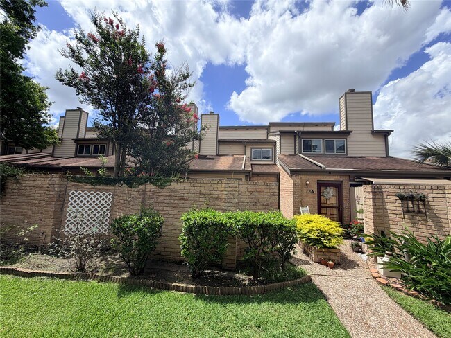Building Photo - 726 Country Pl Dr